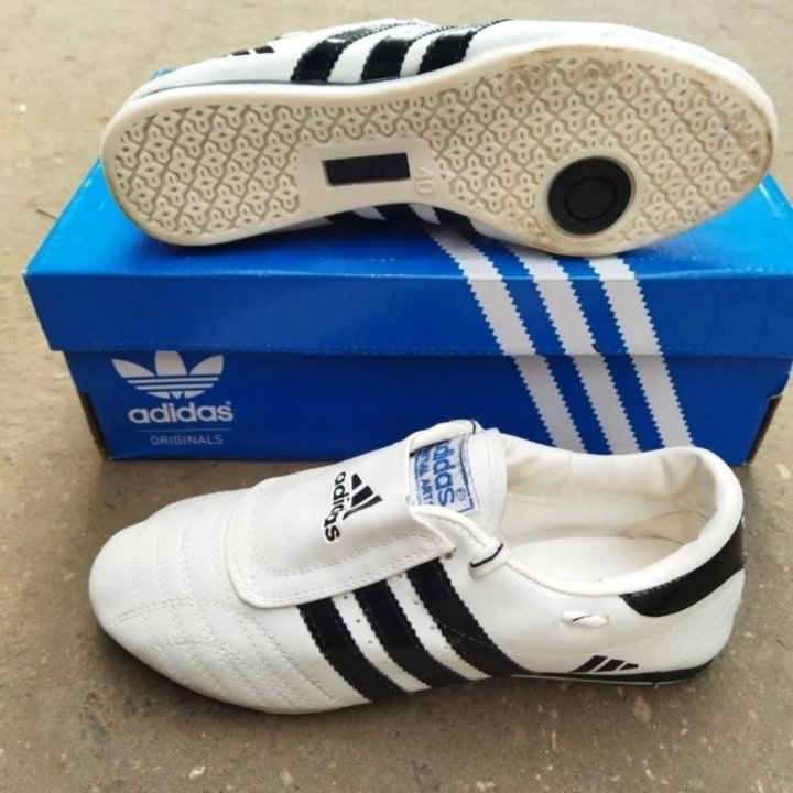 Кроссовки adidas женские