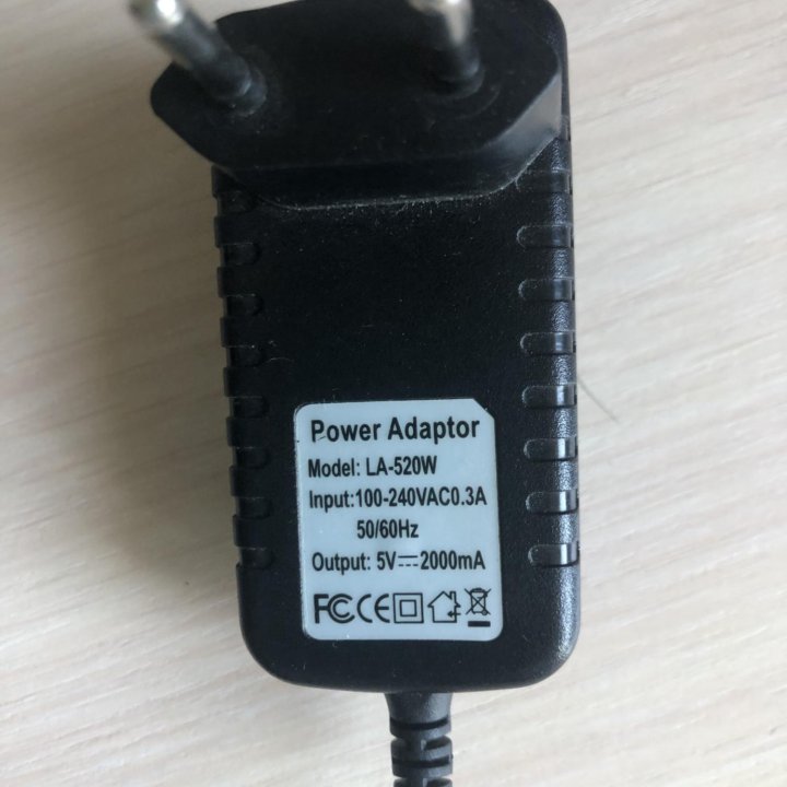 Power Adapter LA-520W