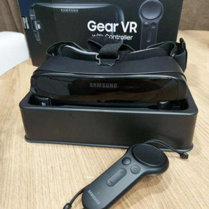 Samsung gear VR with controller
