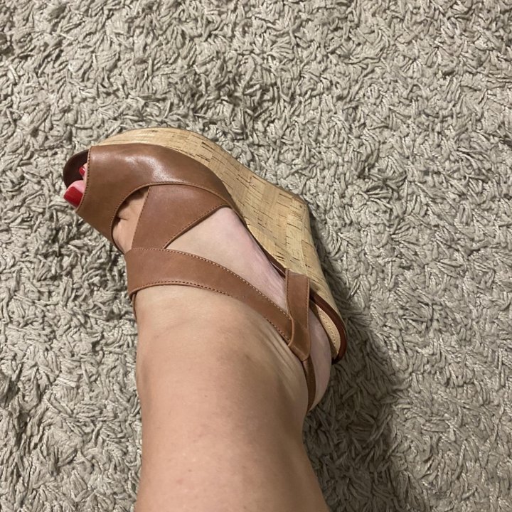 Босоножки на платформе