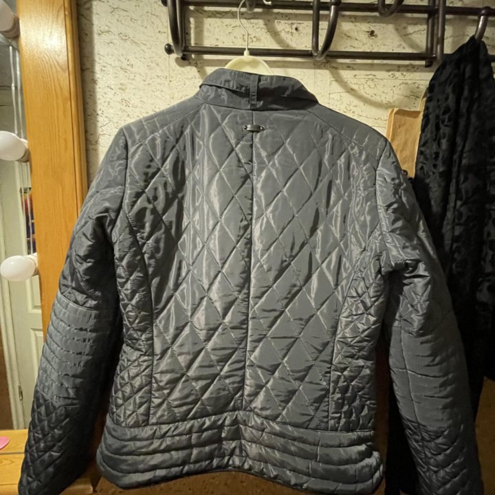 Продаю: куртка женская размер 44-46