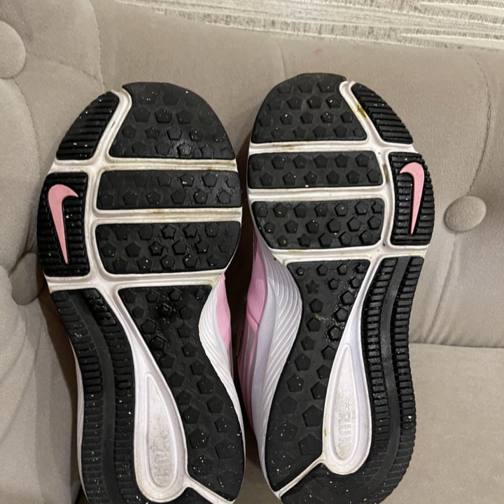 Кроссовки Nike