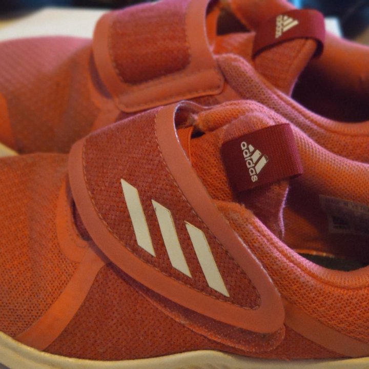 Кроссовки адидас