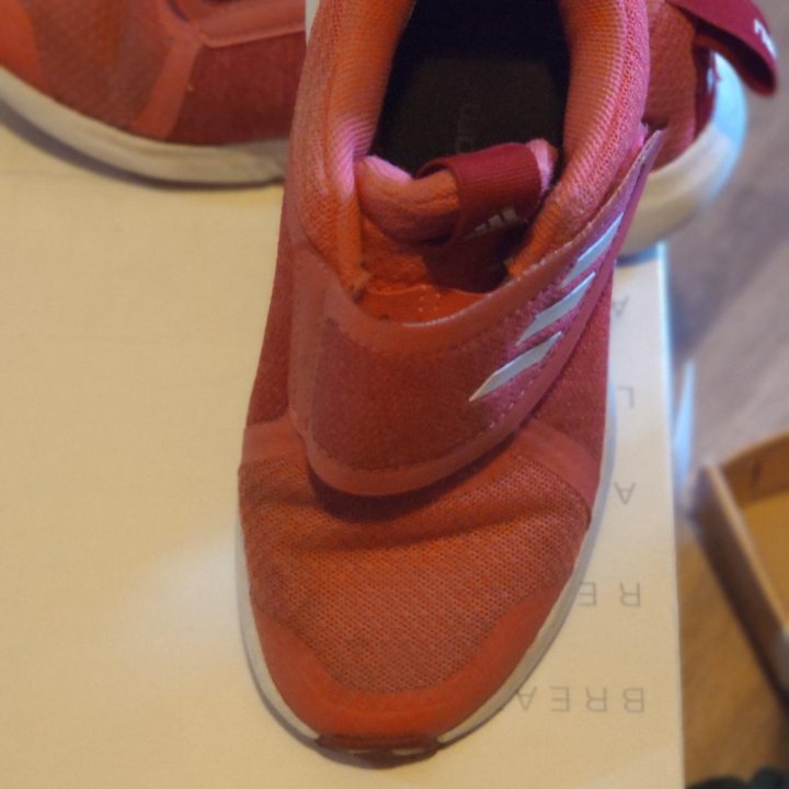 Кроссовки адидас