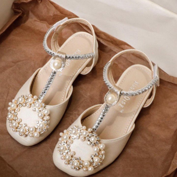 Туфли для девочек праздничные