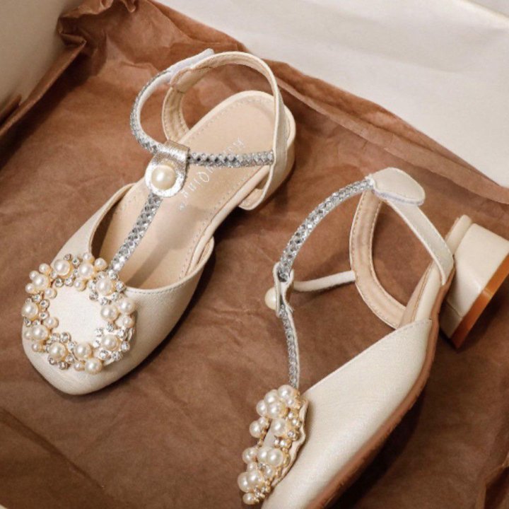 Туфли для девочек праздничные