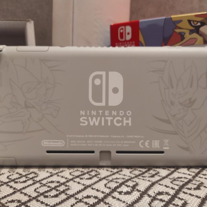 Nintendo Switch lite лимитная Zacian and Zamazenta