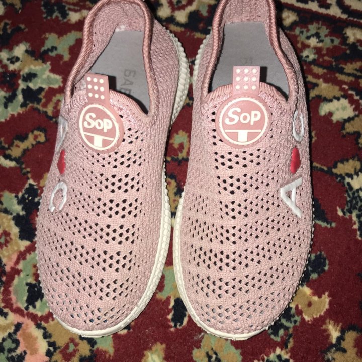 Слипоны для девочки,текстильные,почти новые.