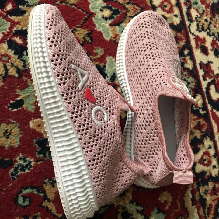 Слипоны для девочки,текстильные,почти новые.