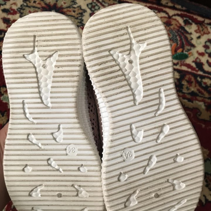 Слипоны для девочки,текстильные,почти новые.