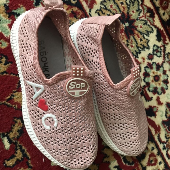 Слипоны для девочки,текстильные,почти новые.