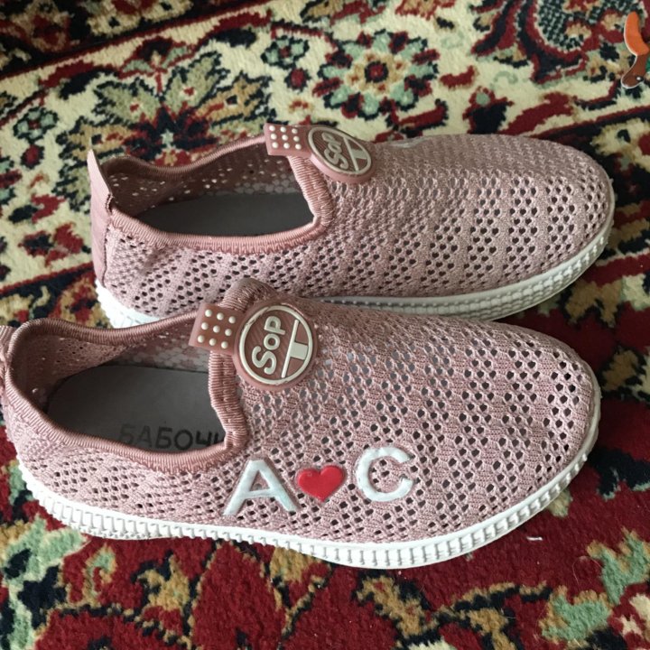 Слипоны для девочки,текстильные,почти новые.