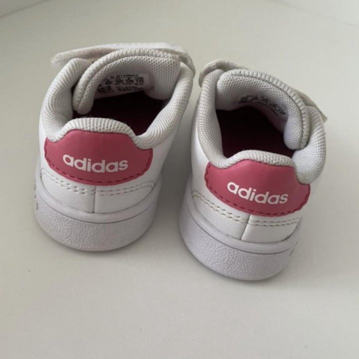 Кроссовки Адидас