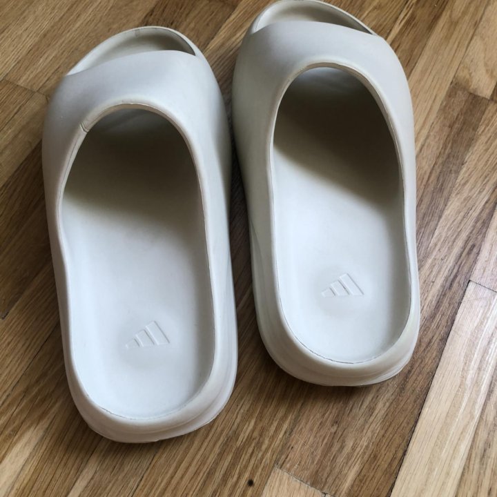 Шлепанцы Adidas Yeezy Slide 39 размер