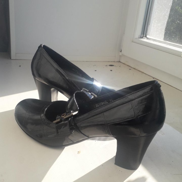 Туфли, Mascotte