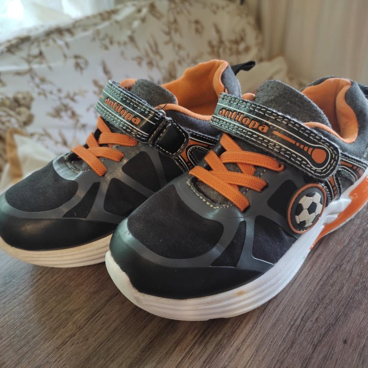 Кроссовки Antilopa