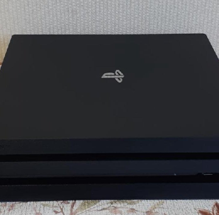 Продам Playstation 4Pro 1TB