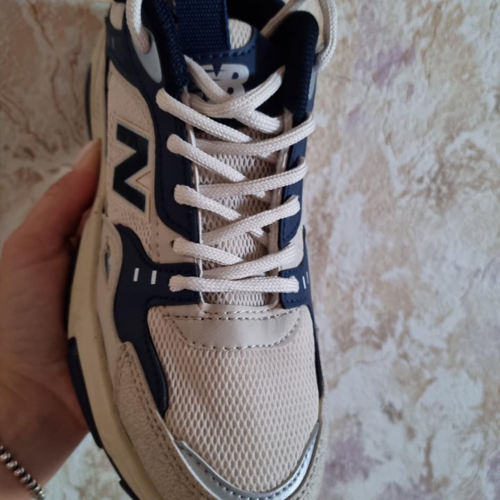 Кроссовки 37