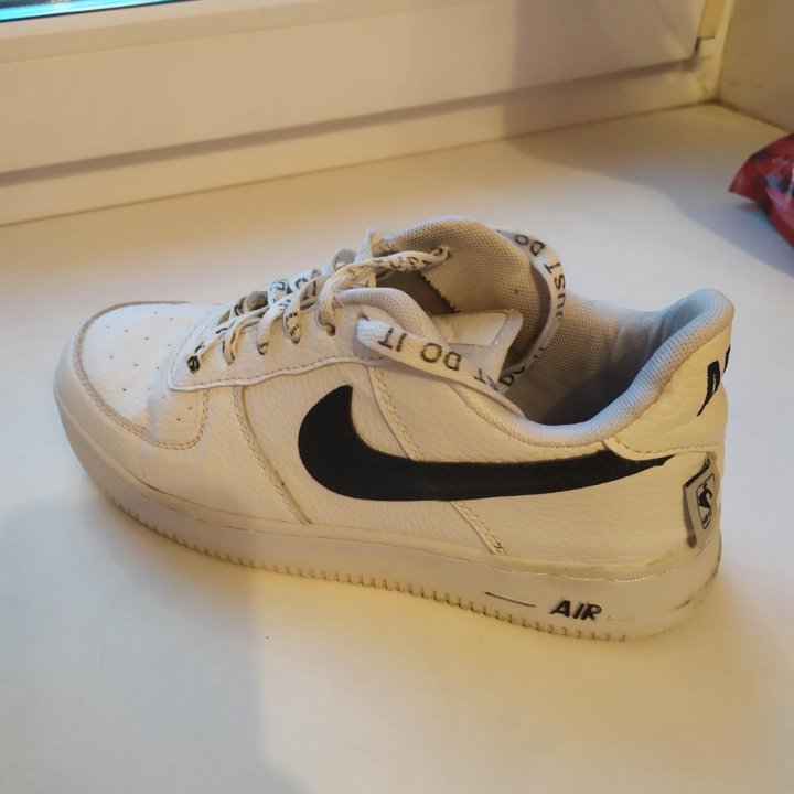 Продам кроссовки Nike