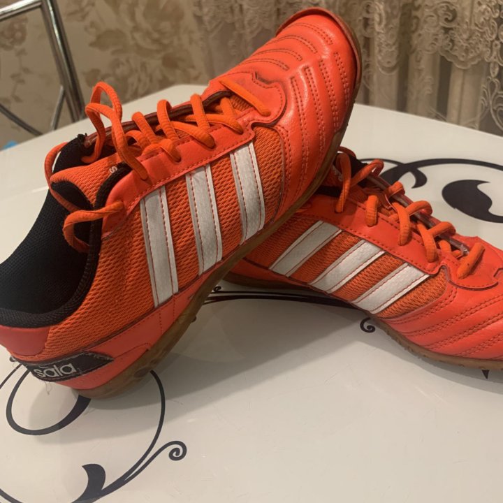 Оригинальные бутсы «adidas»