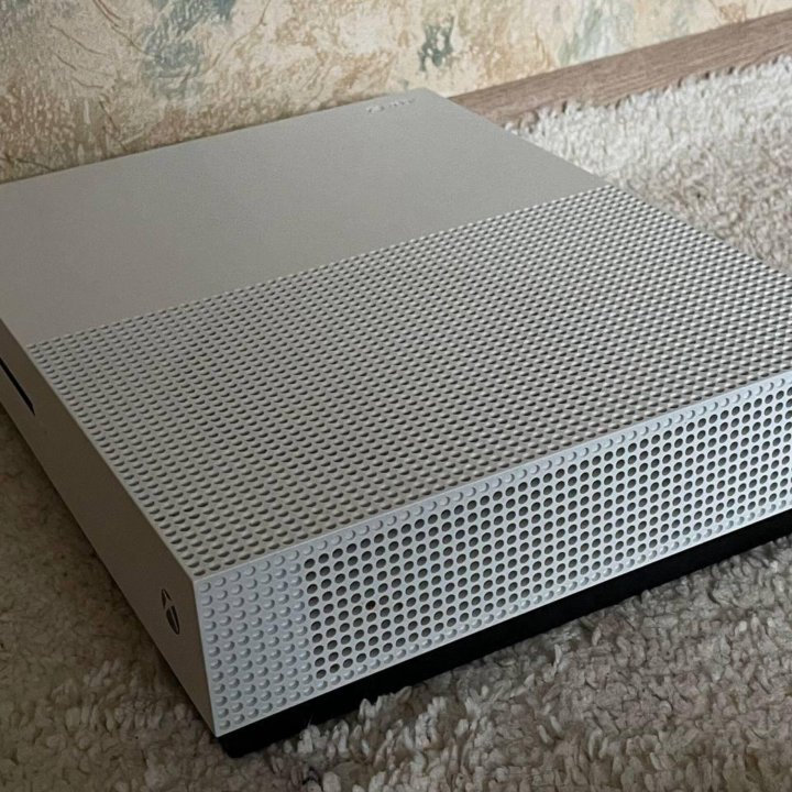 XBOX One s 512ГБ и 2 джойстика