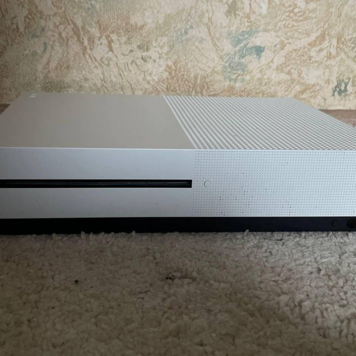 XBOX One s 512ГБ и 2 джойстика