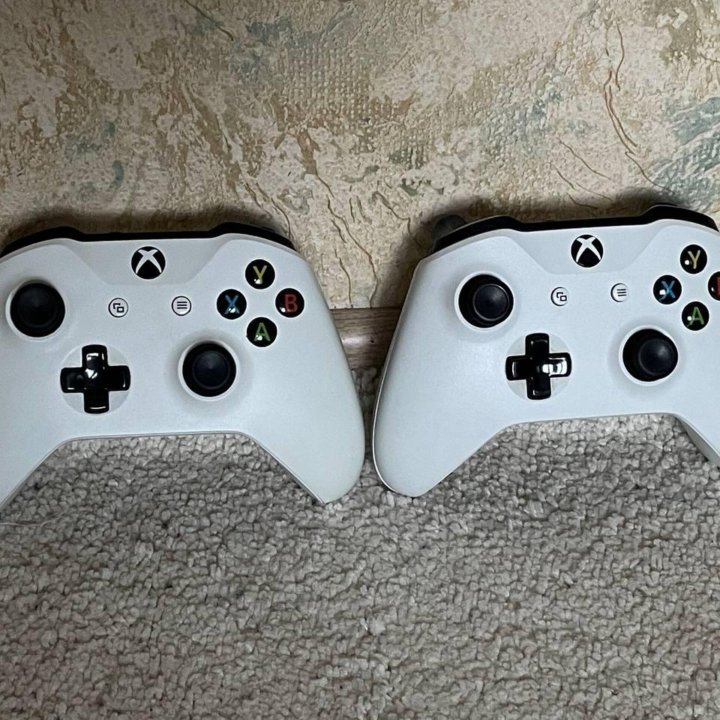 XBOX One s 512ГБ и 2 джойстика