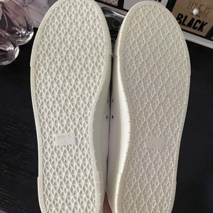 Кроссовки Mango,39р