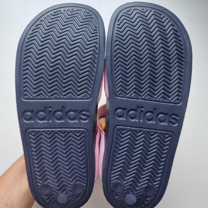 Новые сандалии Adidas Adilette 32 размер