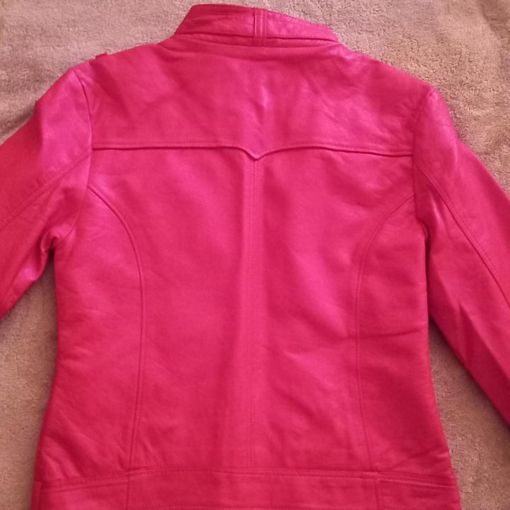 Кожаная куртка на девочку 122-134 см