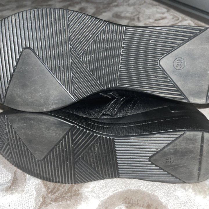 Ботинки демисезонные размер 39