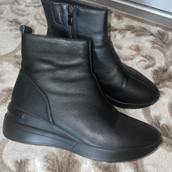 Ботинки демисезонные размер 39