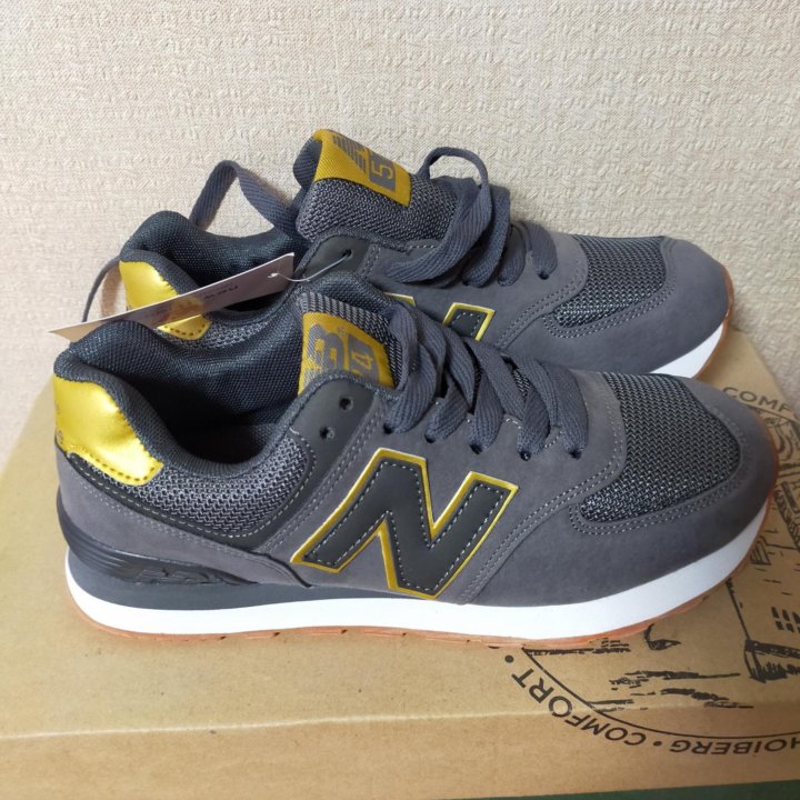 Кроссовки для девочки