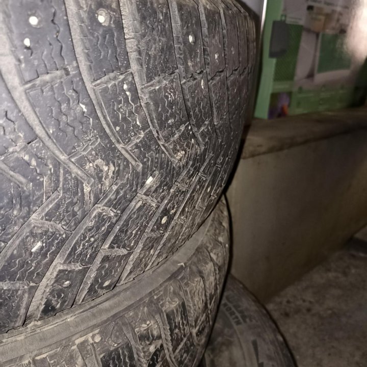 Продам шины Мишелен 235/65 r17