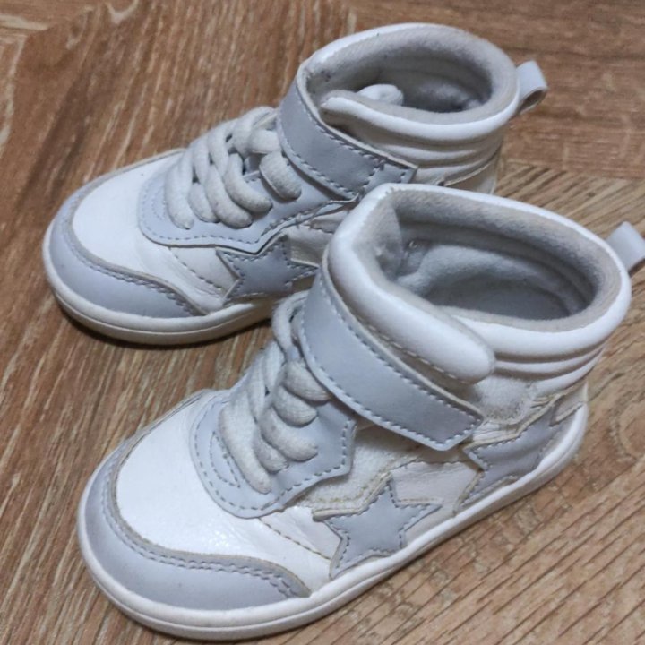 Кроссовки hm