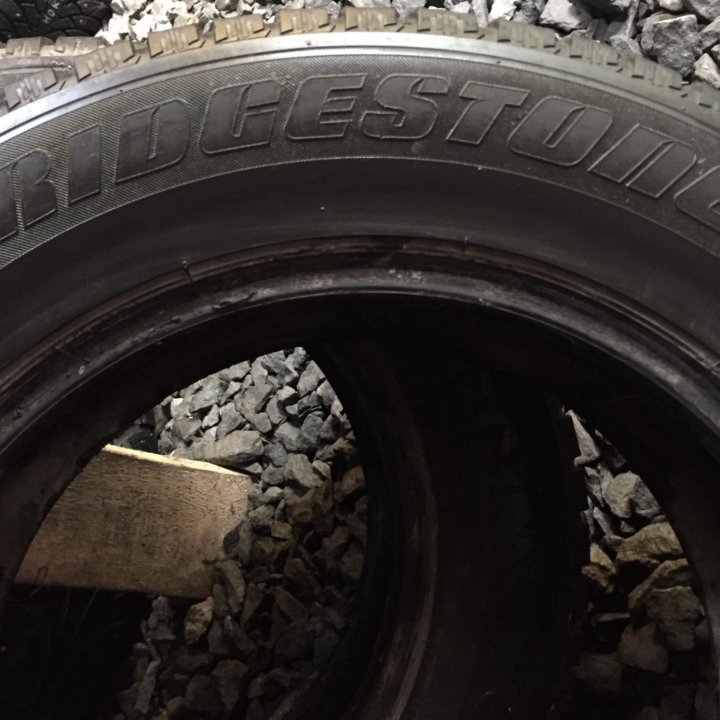 235/65/17 Bridgestone ice Cruiser-7000. 1шт