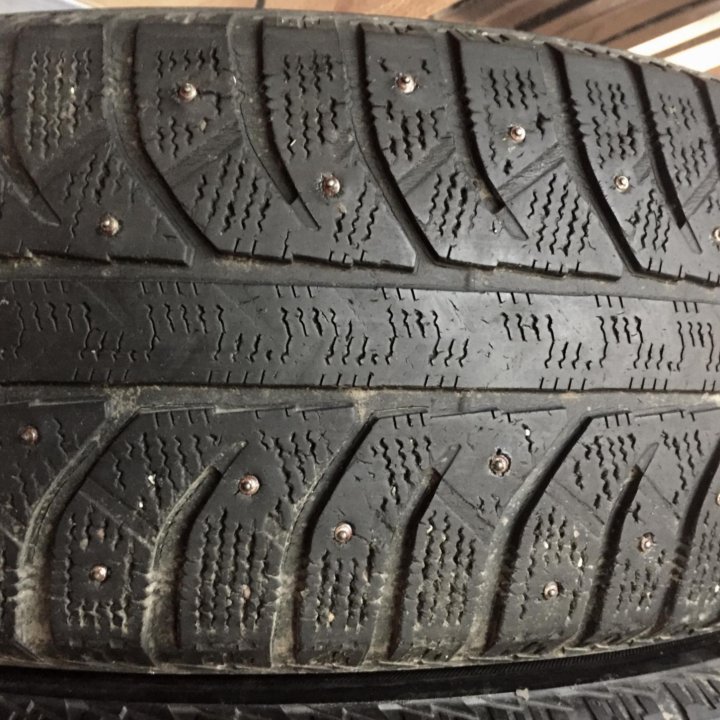 235/65/17 Bridgestone ice Cruiser-7000. 1шт