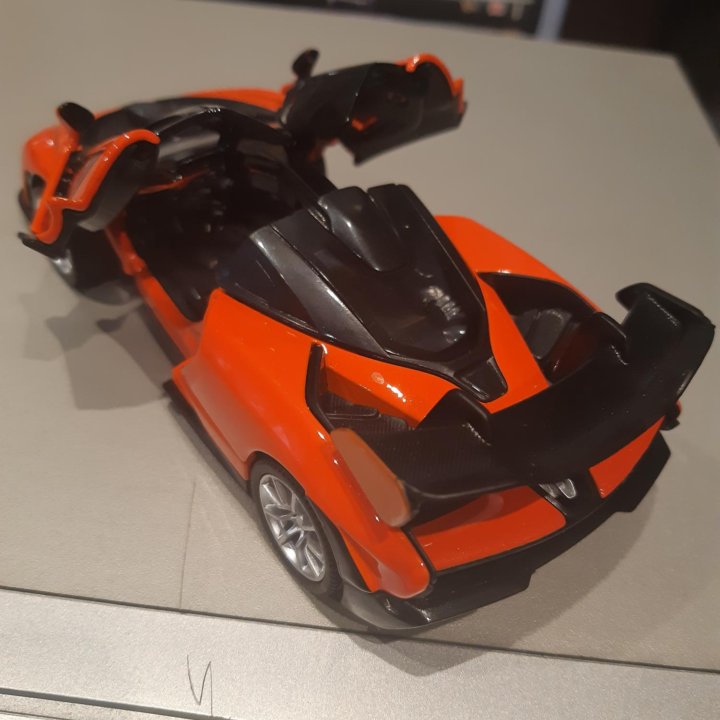 McLaren Senna