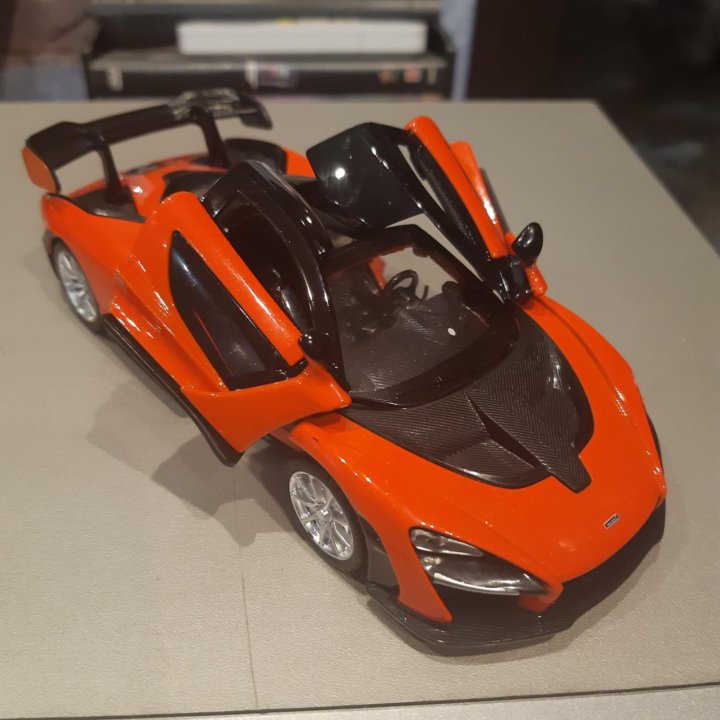 McLaren Senna