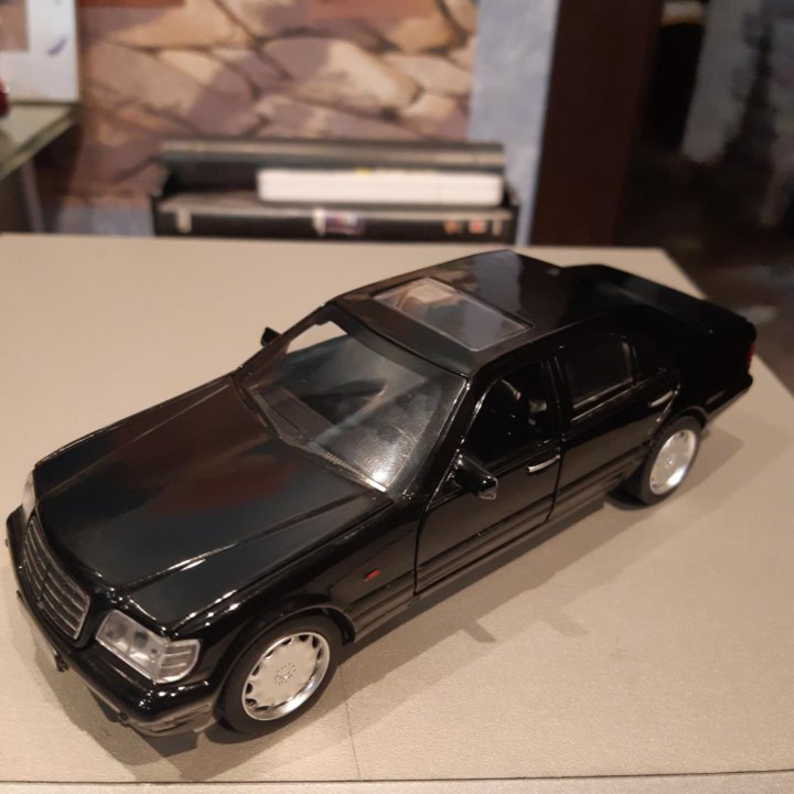 Mercedes-Benz S320 W140