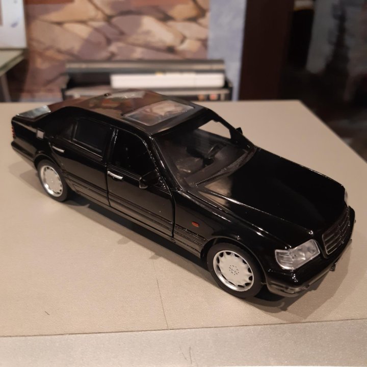 Mercedes-Benz S320 W140