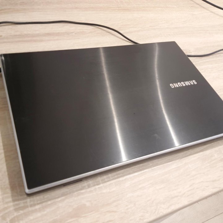 Samsung NP300V5A, core i7, nvidia gt520mx, 240SSD