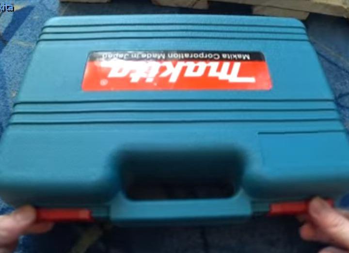 Аккумуляторный шуруповерт Makita 12V