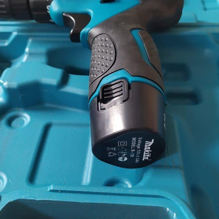 Аккумуляторный шуруповерт Makita 12V