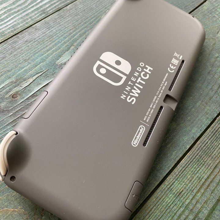 Nintendo Switch Lite много игр