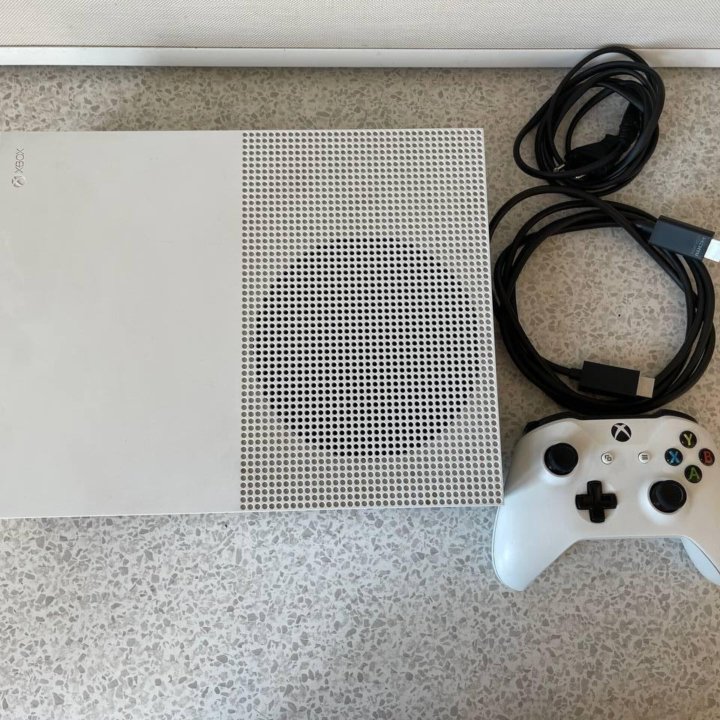 Xbox one S + 400 игр + геймпад