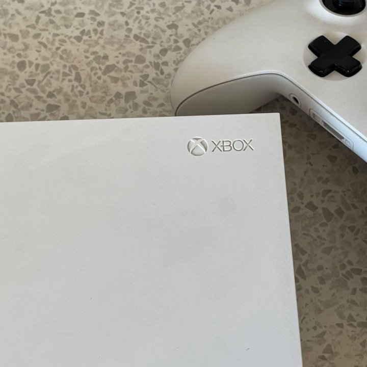 Xbox one S + 400 игр + геймпад