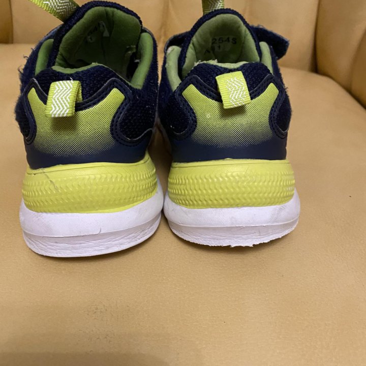 Кроссовки Antilopa