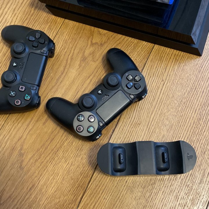 play station 4+два геймпада+эксклюзивы+заряд