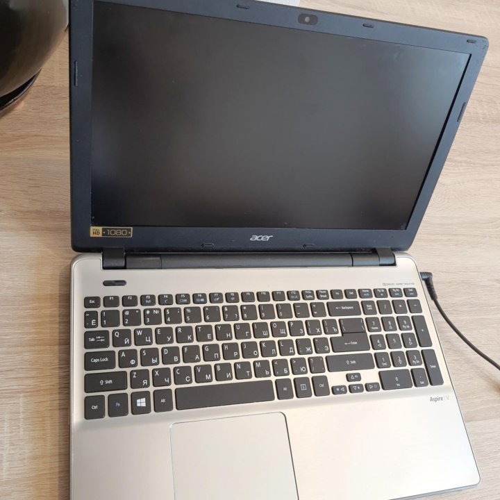 Acer V3-572g, core i5, 8gb, nvidia gt840m, FullHD